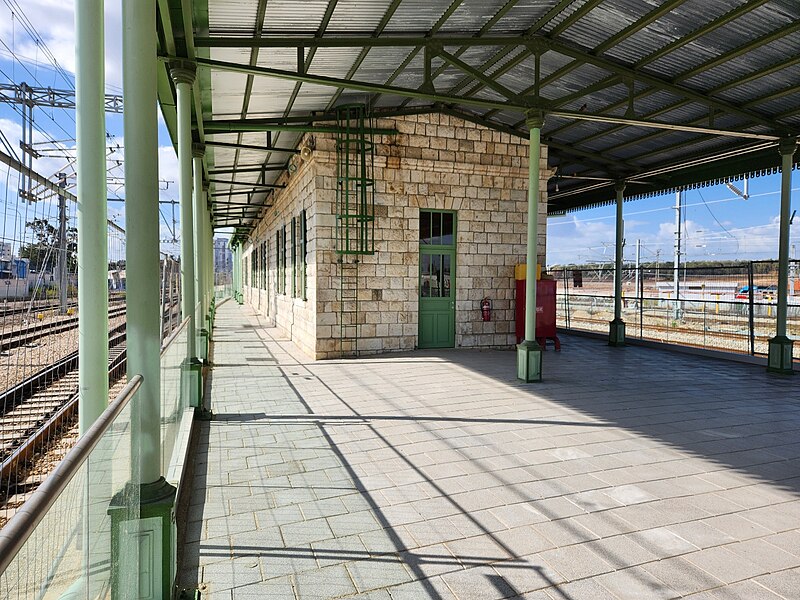 הרציף המקורה בתחנת הרכבת ההיסטורית בלוד היום