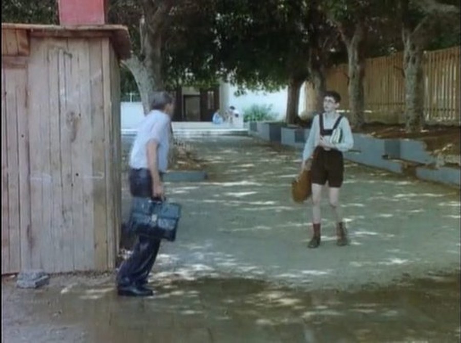 פישינזון אחרי שנשפך עליו דלי המים, מתוך אלכס חולה אהבה