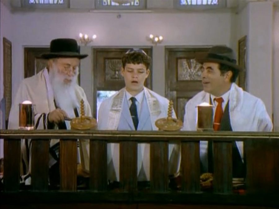 סצנת הבר מצווה בבית הכנסת אוהל מועד, מתוך אלכס חולה אהבה